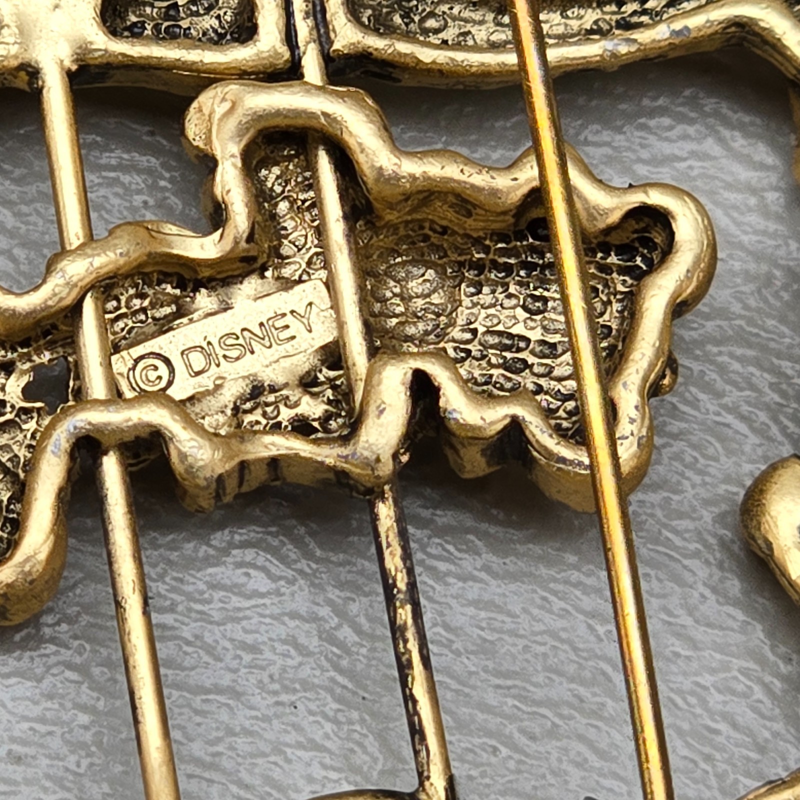 Disney Micky Brooch Pin 1990 Safari Animals Gold Tone Lion Giraffe