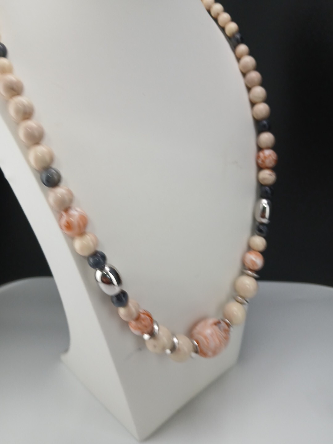 Avon 1988 Desert Sands Lucite Silver Tone Necklace And clip-on Earring Set