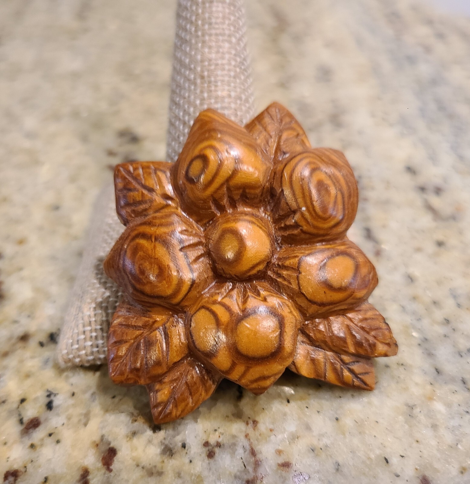 Vintage 2″ Wooden Flower Leaves Pin Brooch Hand carved Boho Earthy Holiday Nipa?