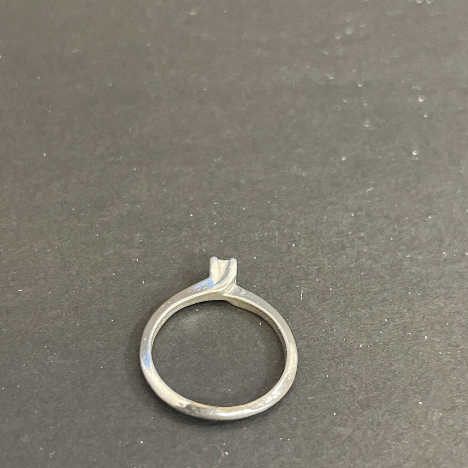 18 Kt Hge Engagement Ring Size 4 3/4 Costume