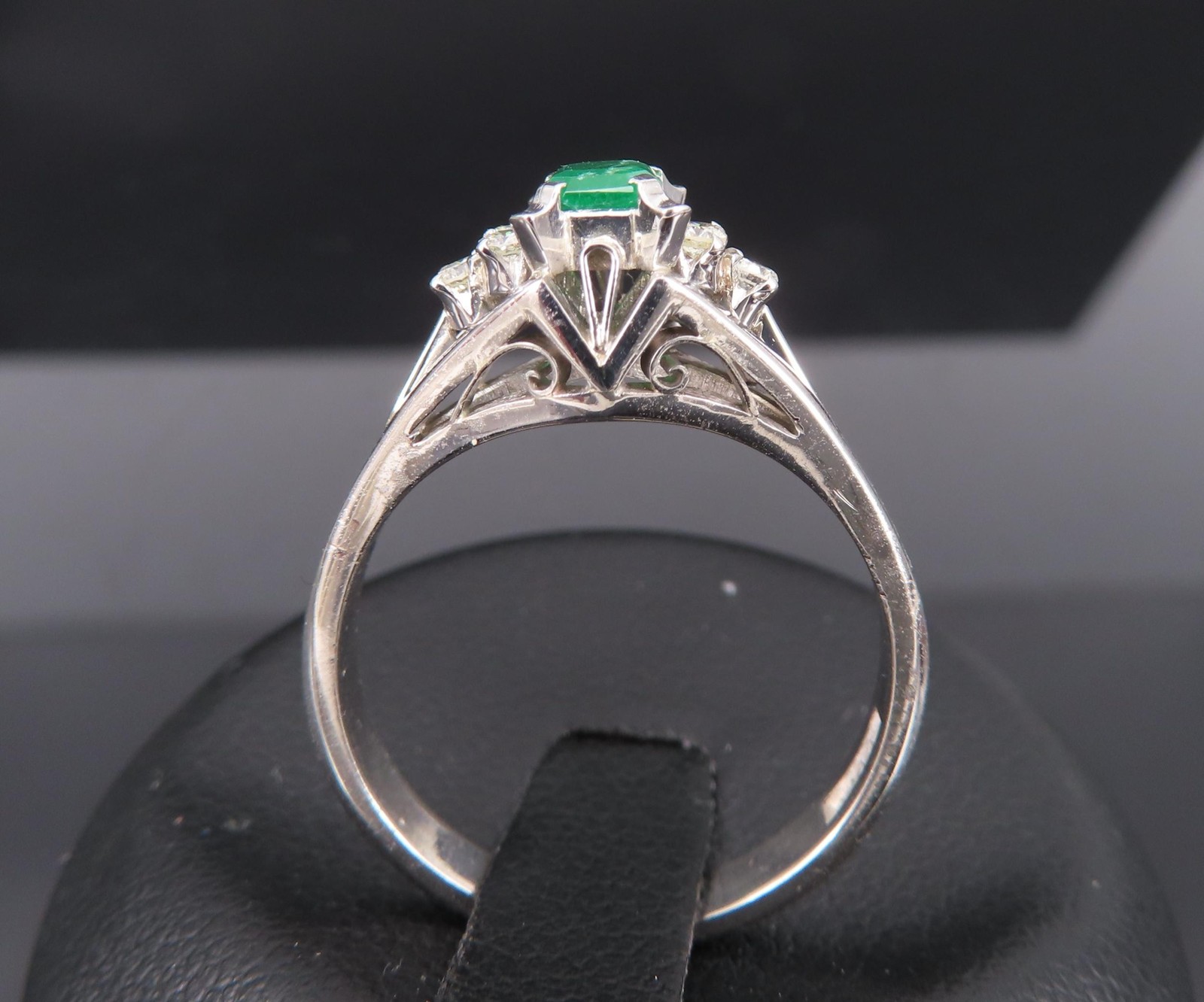 Vintage 0.26ct Colombian Emerald 0.06ct Diamond Platinum Ring Size 7