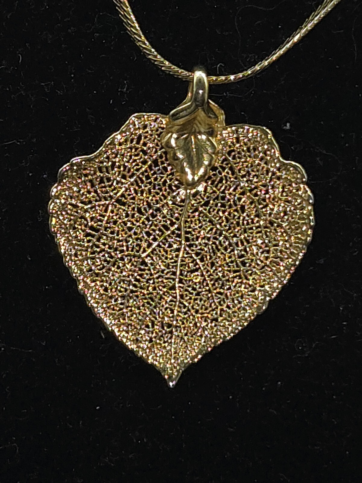 Goldtone Necklace With Goldtone Filigree Metal Leaf Pendant Unsigned Not Marked