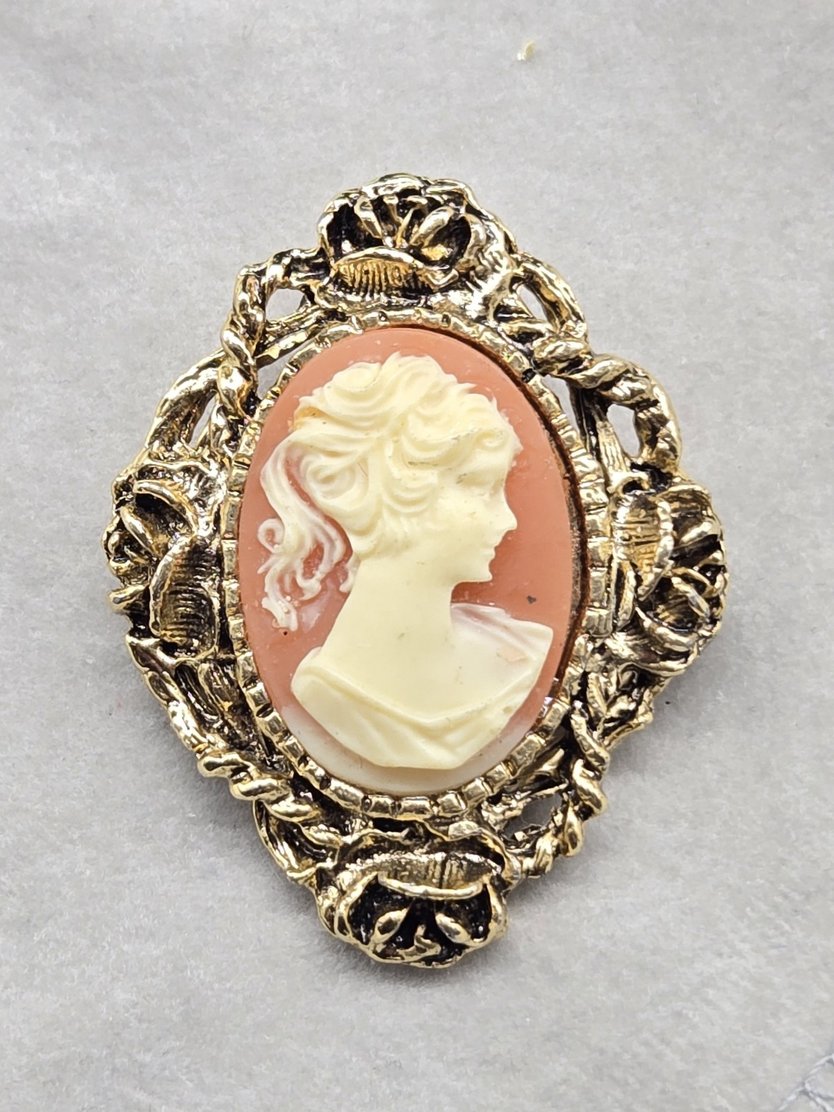 Vintage Brooch Pendant Faux Cameo Goldtone Metal Resin Floral Edge Wavy Hair