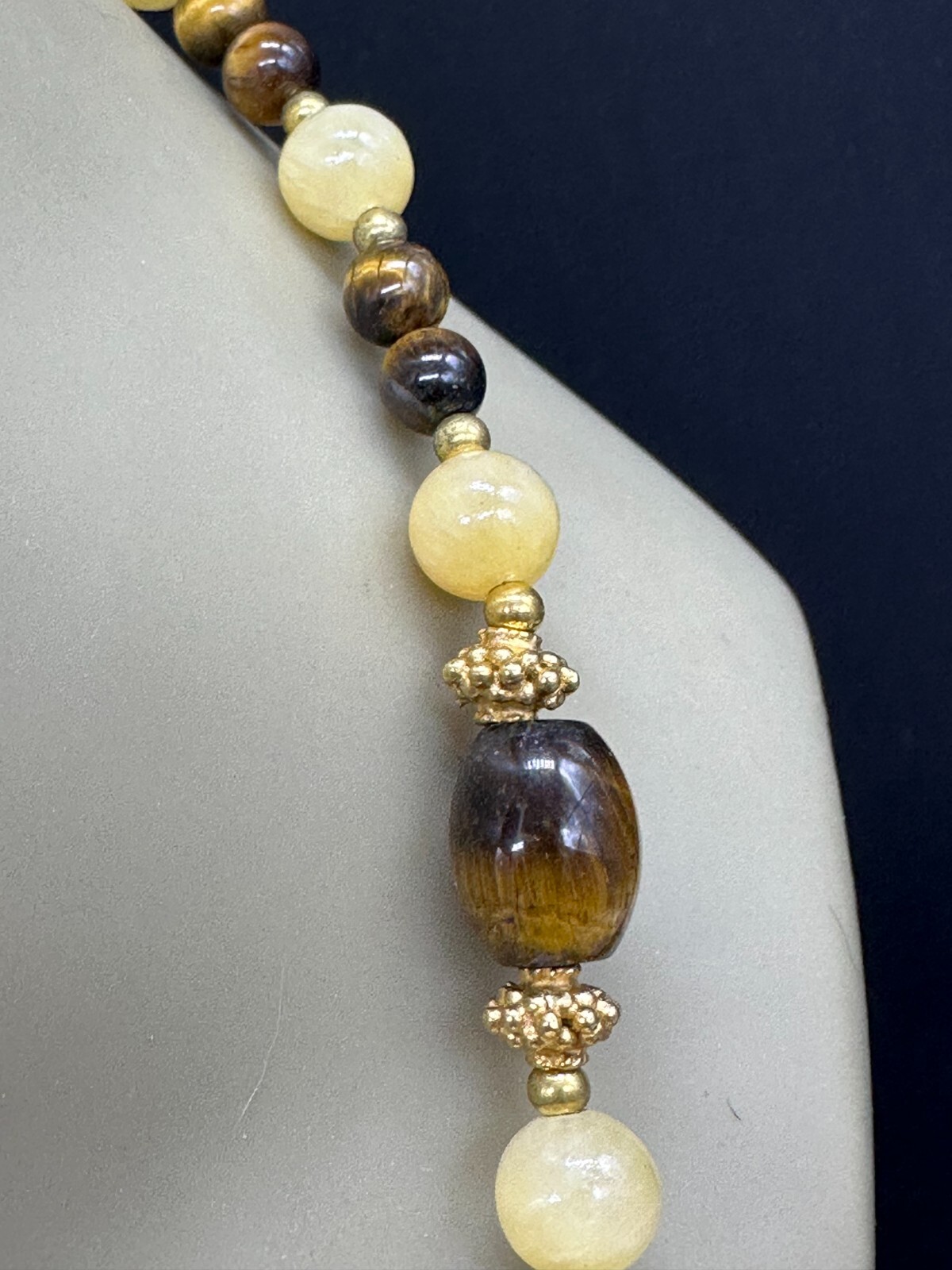 ESTATE TIGER’S EYE STONE YELLOW CARVED JADE BEAD PENDANT NECKLACE 22″ LONG