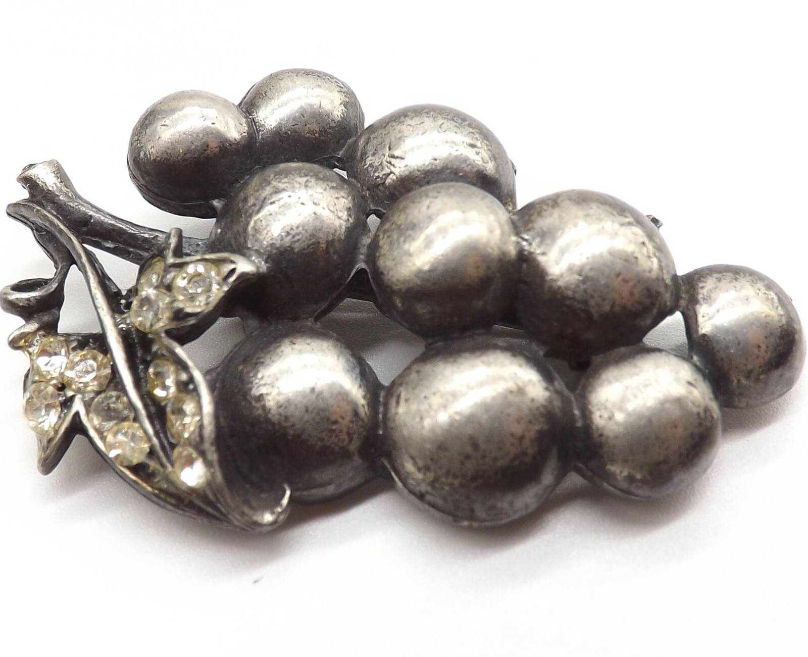 Grapes Brooch Pin Jewelry Leaves Crystals Vintage Pewter Silver Tone Metal