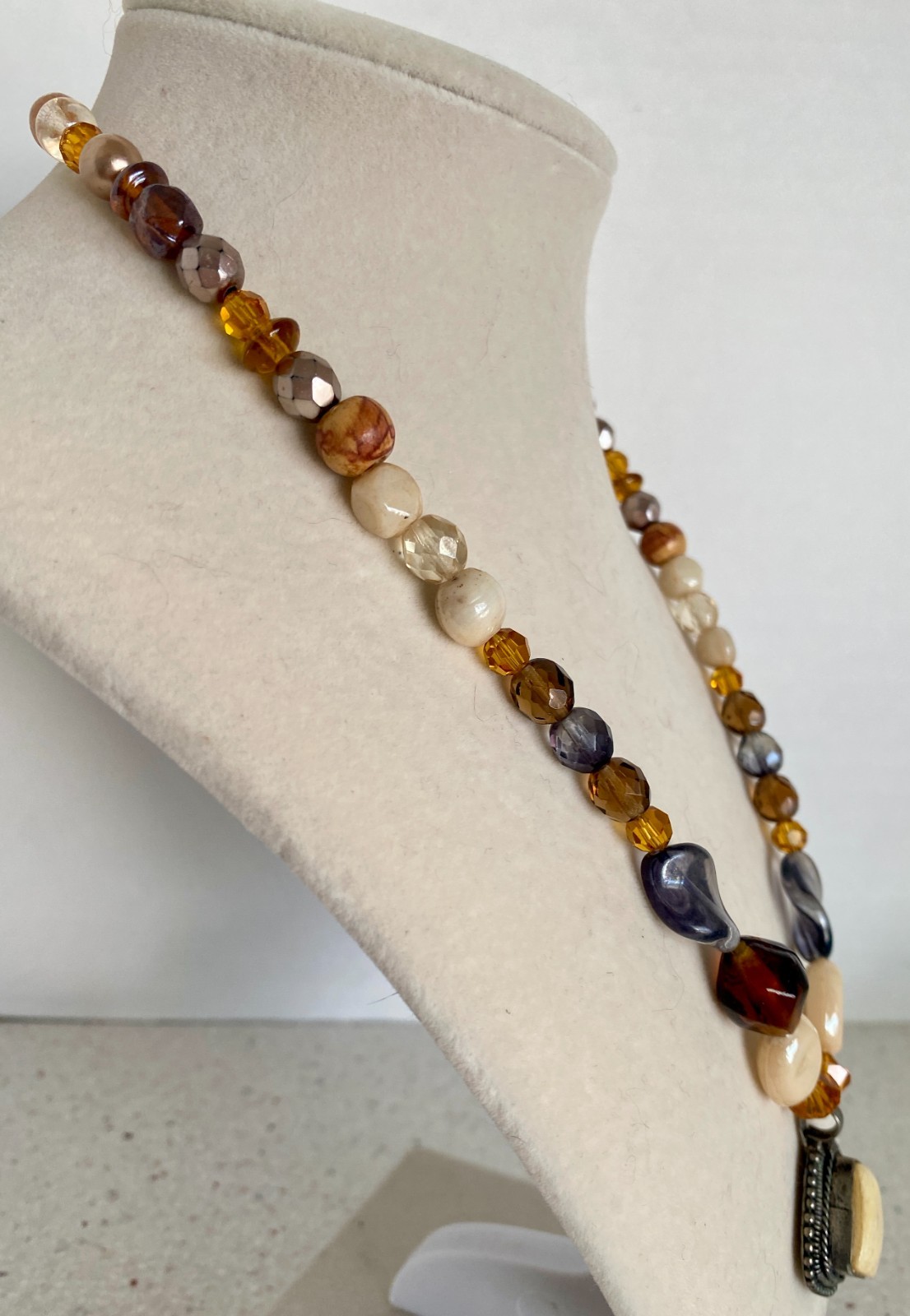 Vintage Necklace Glass Mother of Pearl Shell Beaded Silver Tone Stone Pendant