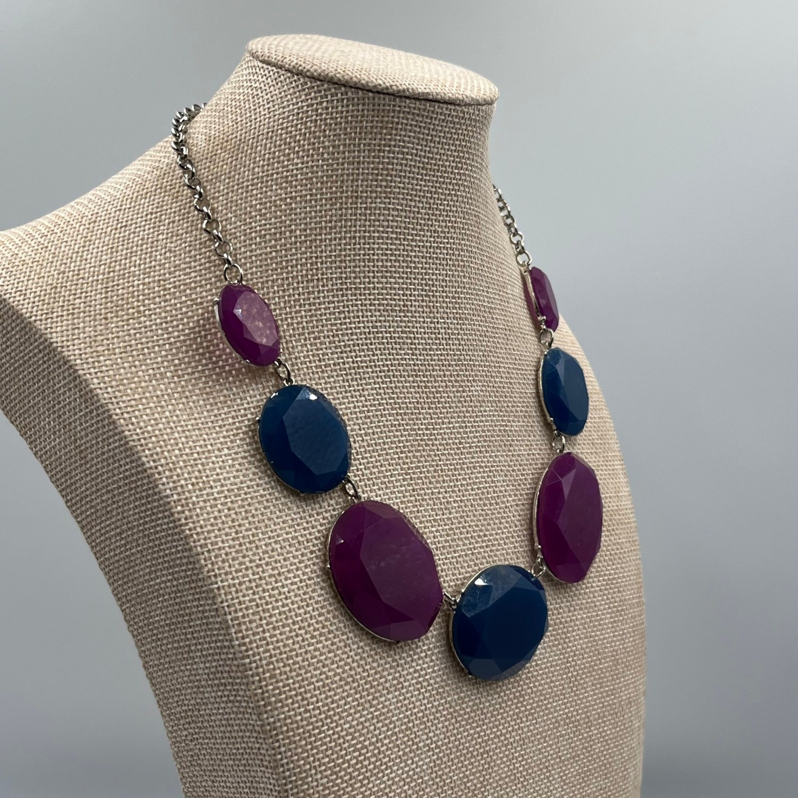 Vintage Deep Purple Navy Blue Faceted Acrylic Statement Necklace Silver Tone Bib