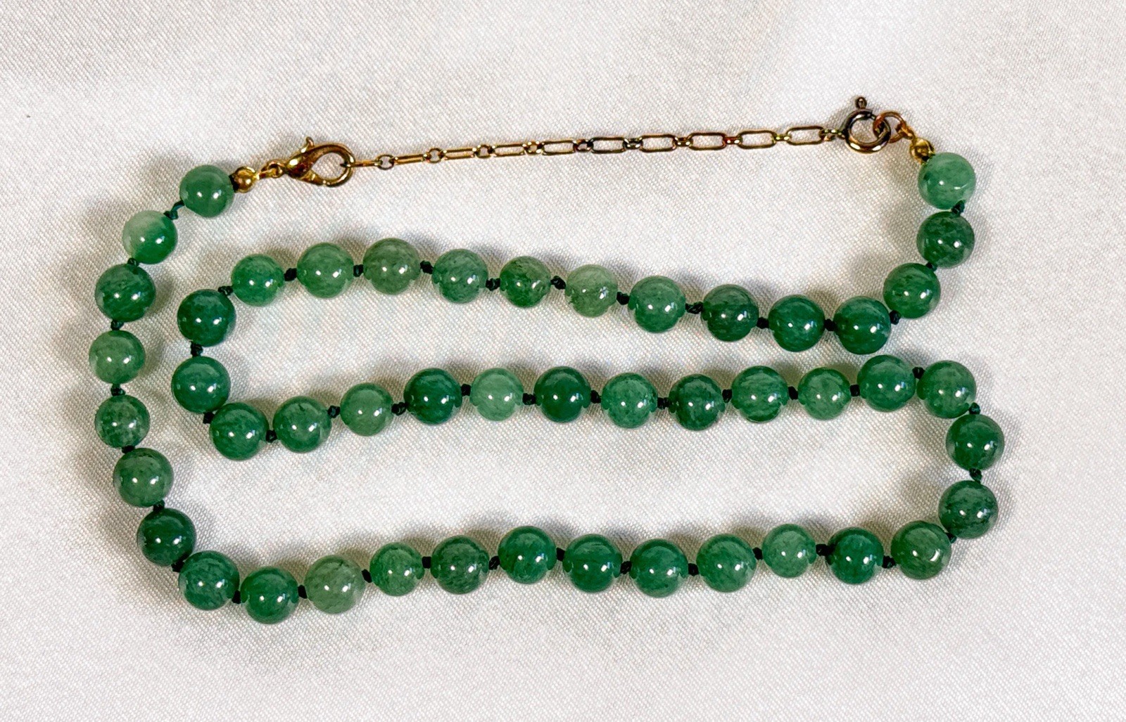 Vtg GREEN JADEITE JADE BEADED NECKLACE 6.8mm width 20” long 36.34 grams MINT