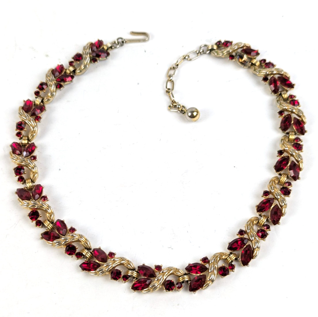 Fabulous Vintage Trifari Gold Plated Ruby Red Rhinestone Necklace 15″ -17″