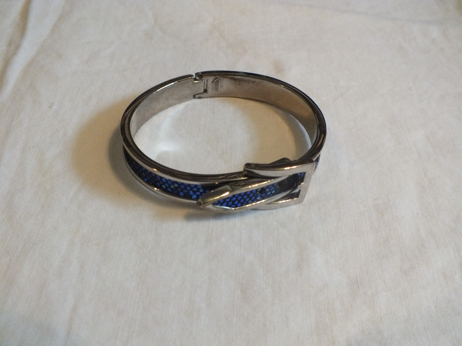 Beautiful Clasp Bracelet Silver Tone Blue Metallic Adjustible 2 7/8-2 1/4″ x 5/8