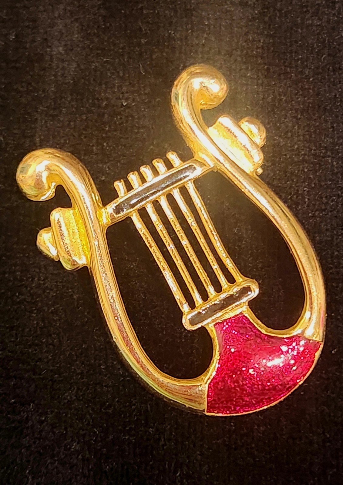Red Enamel Lyre Harp Goldtone Brooch Lapel Pin Safety Clasp With Box