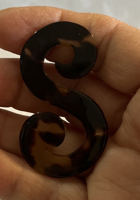 Vintage 1930s 1950s Celluloid Plastic Faux Tortoise She’ll Initial S Brooch Art