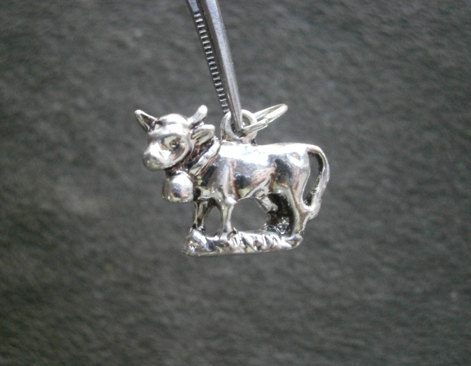 Dairy Cow with Bell Collar Vintage Shiny Silvertone Bracelet Charm Pendant 3.0g