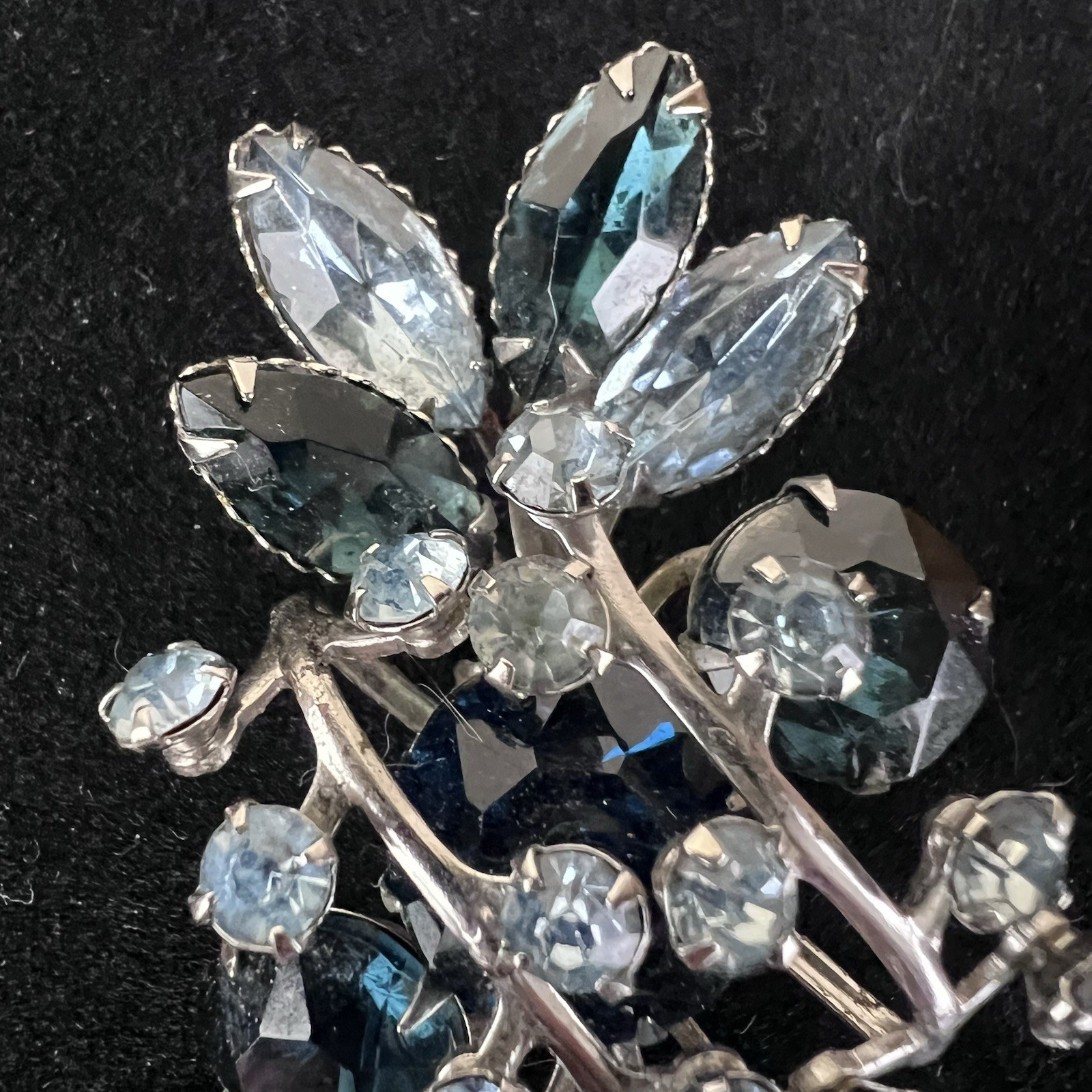 VTG Blue Tones Floral Design Rhinestone Brooch Silver Toned Metal 2.5” Rare