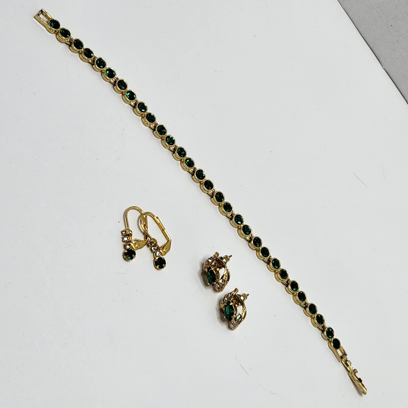 Vintage Emerald Green Rhinestone Goldtone Bracelet 7″ Earrings 2 Pair May Birth