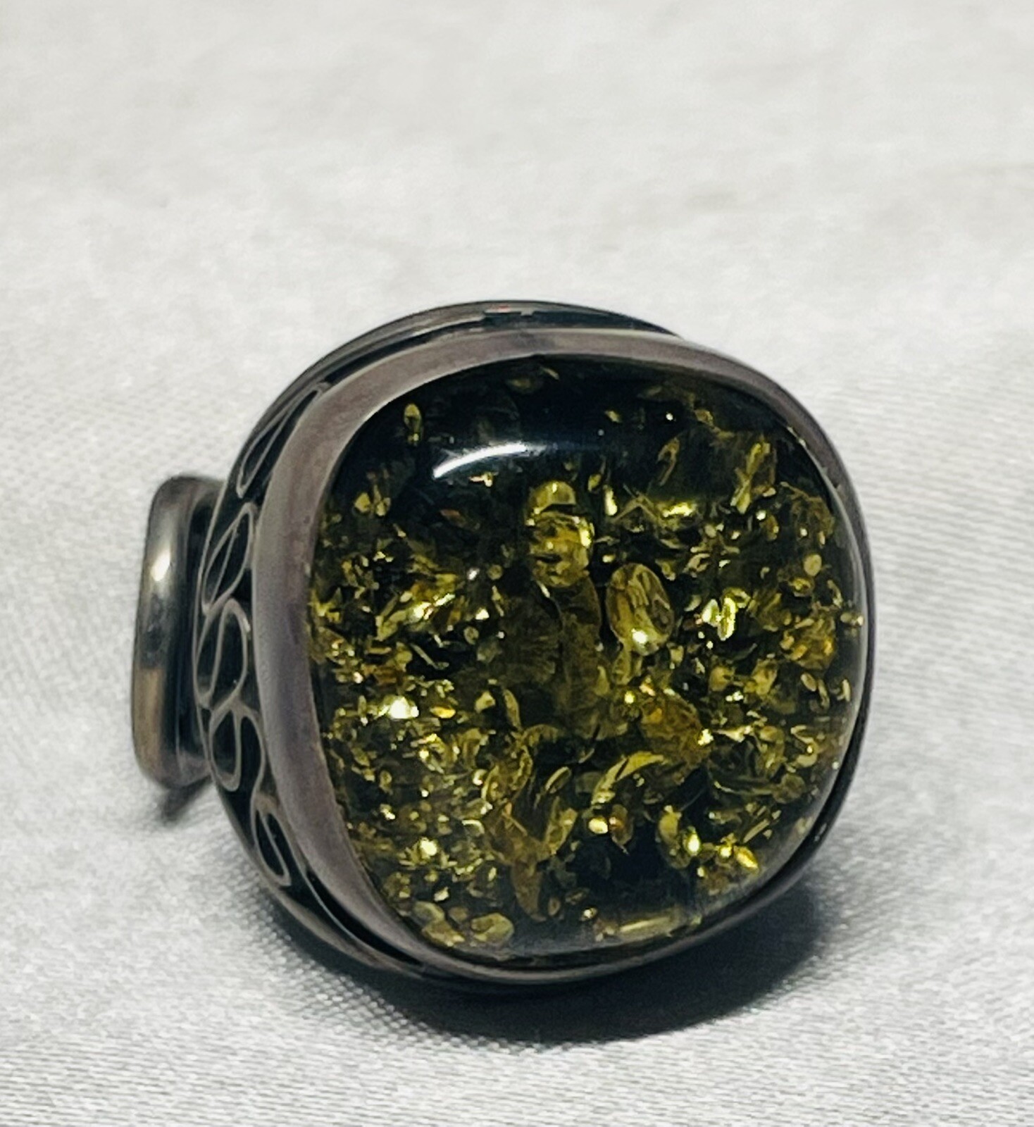 FINEST VIVID GREEN BALTIC AMBER & HAND-MADE STERLING RING ADJ.