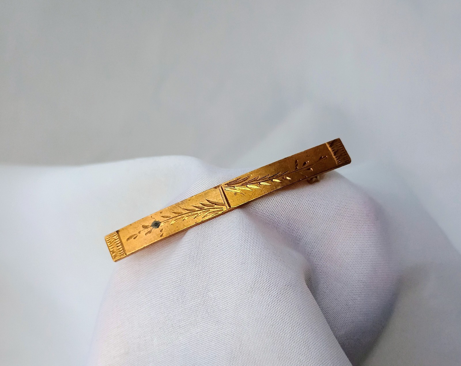 Vintage Unmarked Etched Gold Filled Elongated Brooch Pin 2.5″