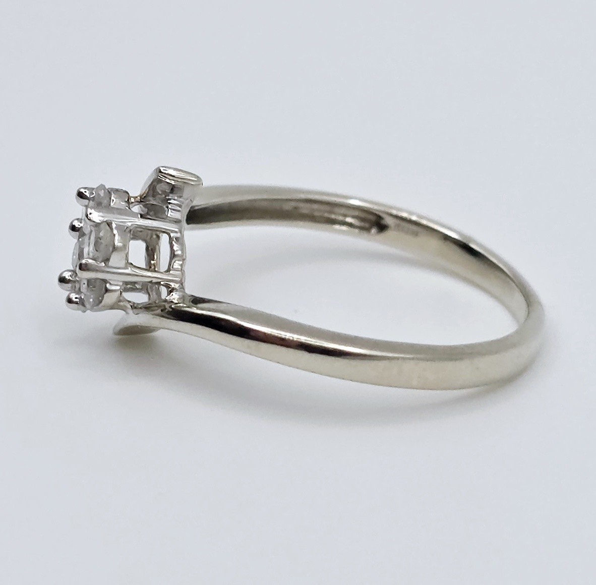 Vintage 10k White Gold Diamond Bypass Cluster Ring Size 7.25 Flower Rosette