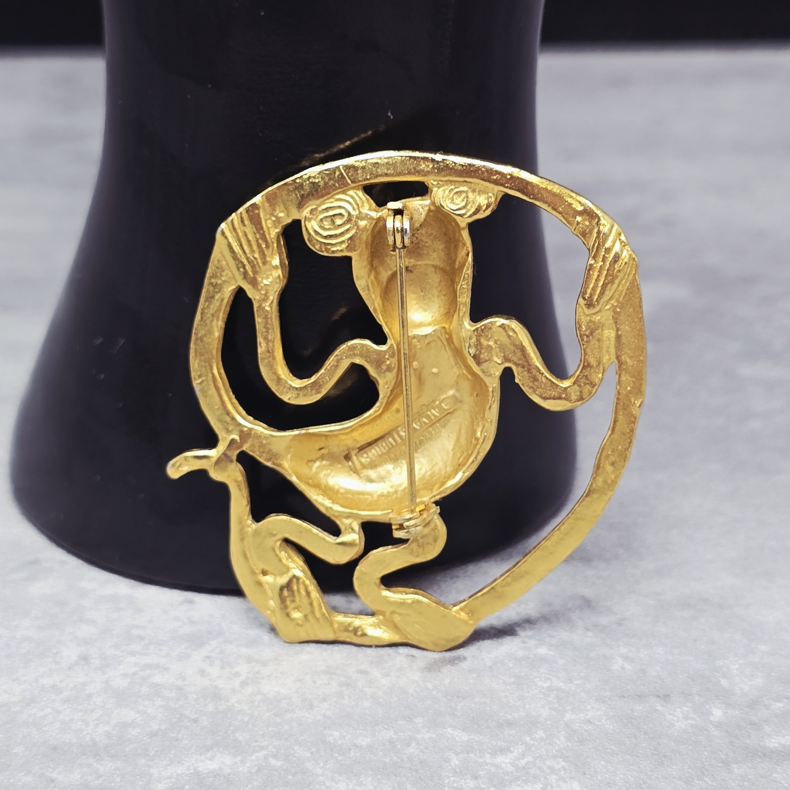 Vtg Signed Alva Studios Monkey Aztec Inspired Brooch Goldtone Gold Plated 2.25″