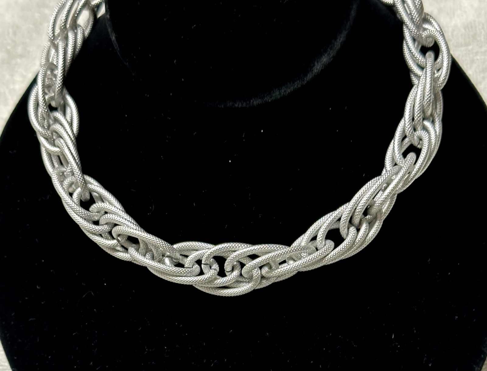 Silver Tone Aluminum Chunky Textured Oval Link Chain Choker Necklace n0157