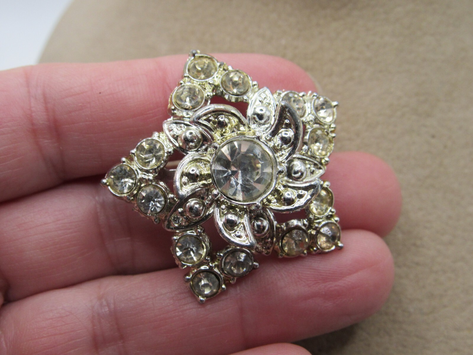 Vintage Clear Rhinestone Star Pin silver tone 1 1/2″ across