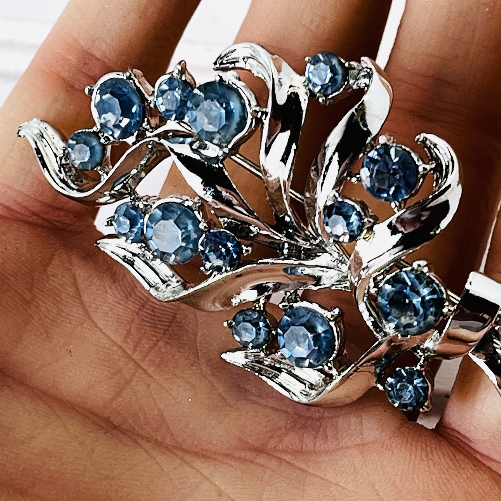 Vtg 1960s Blue Prong Set Rhinestone Brooch Pin -Floral Bouquet – 3” – Silvertone