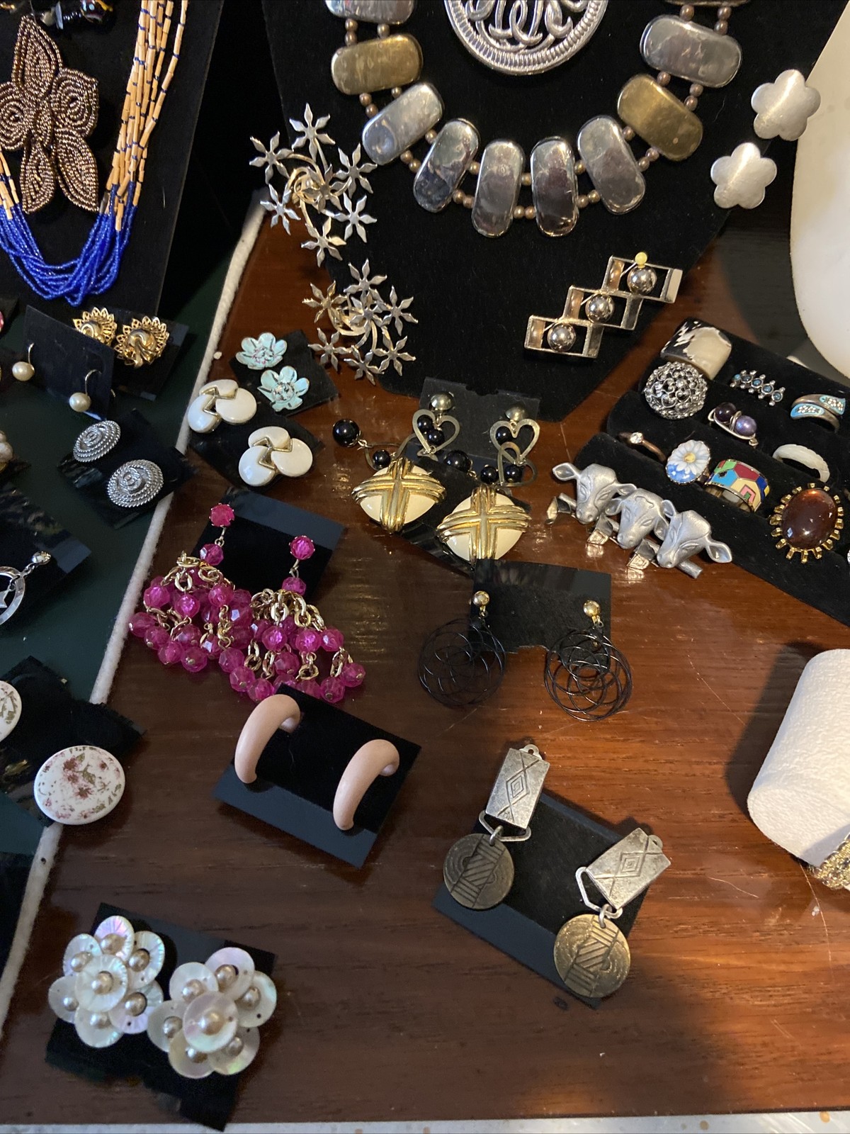 Fabulous 443 Piece Lot Of Vintage + Modern Fashion Costume Jewelry Nice Pieces