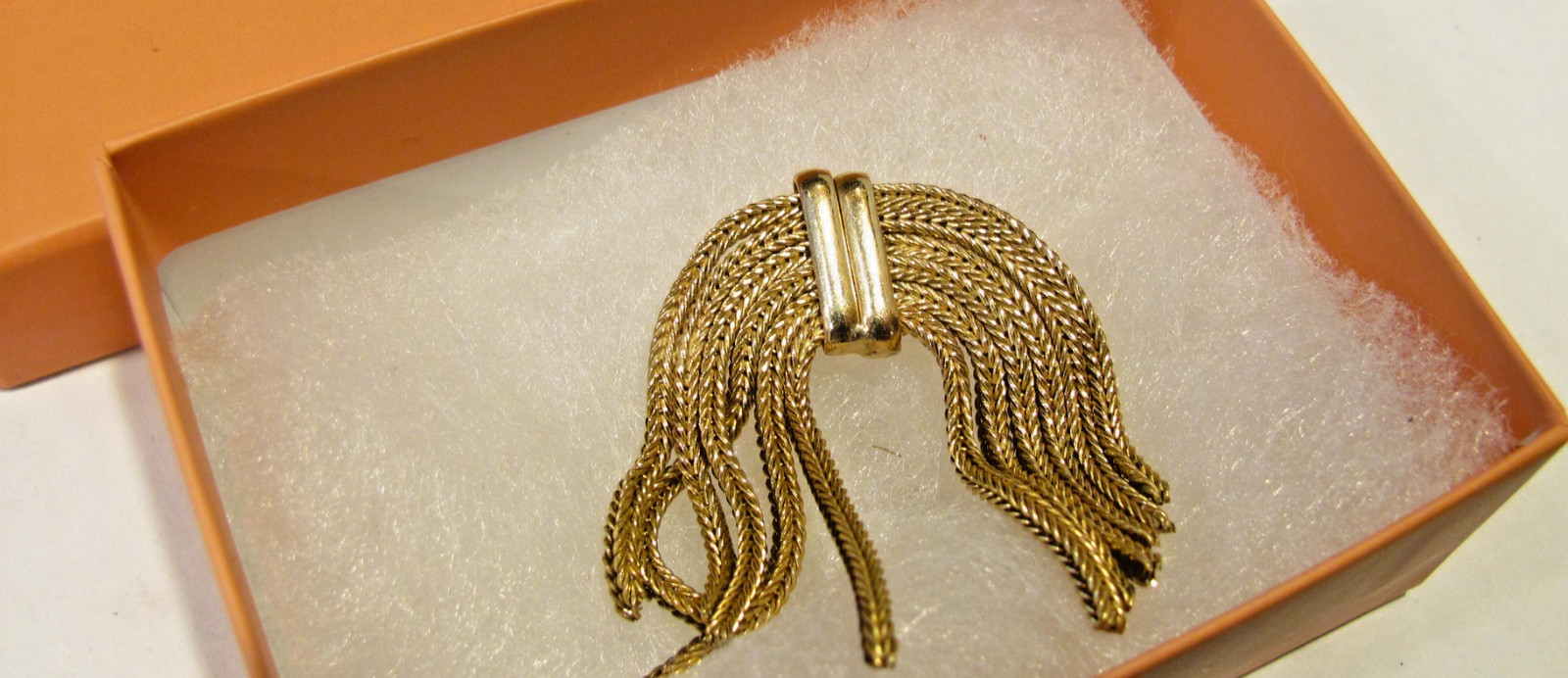 Beautiful!! Vintage “AC” Alice Caviness 12K Gold Filled Tassel Brooch Pin