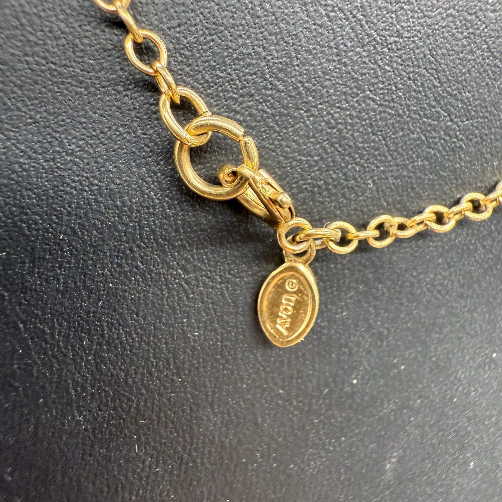 VTG Avon Necklace Beaded Gold Tone Orange Cream Signed 18.5 Inches