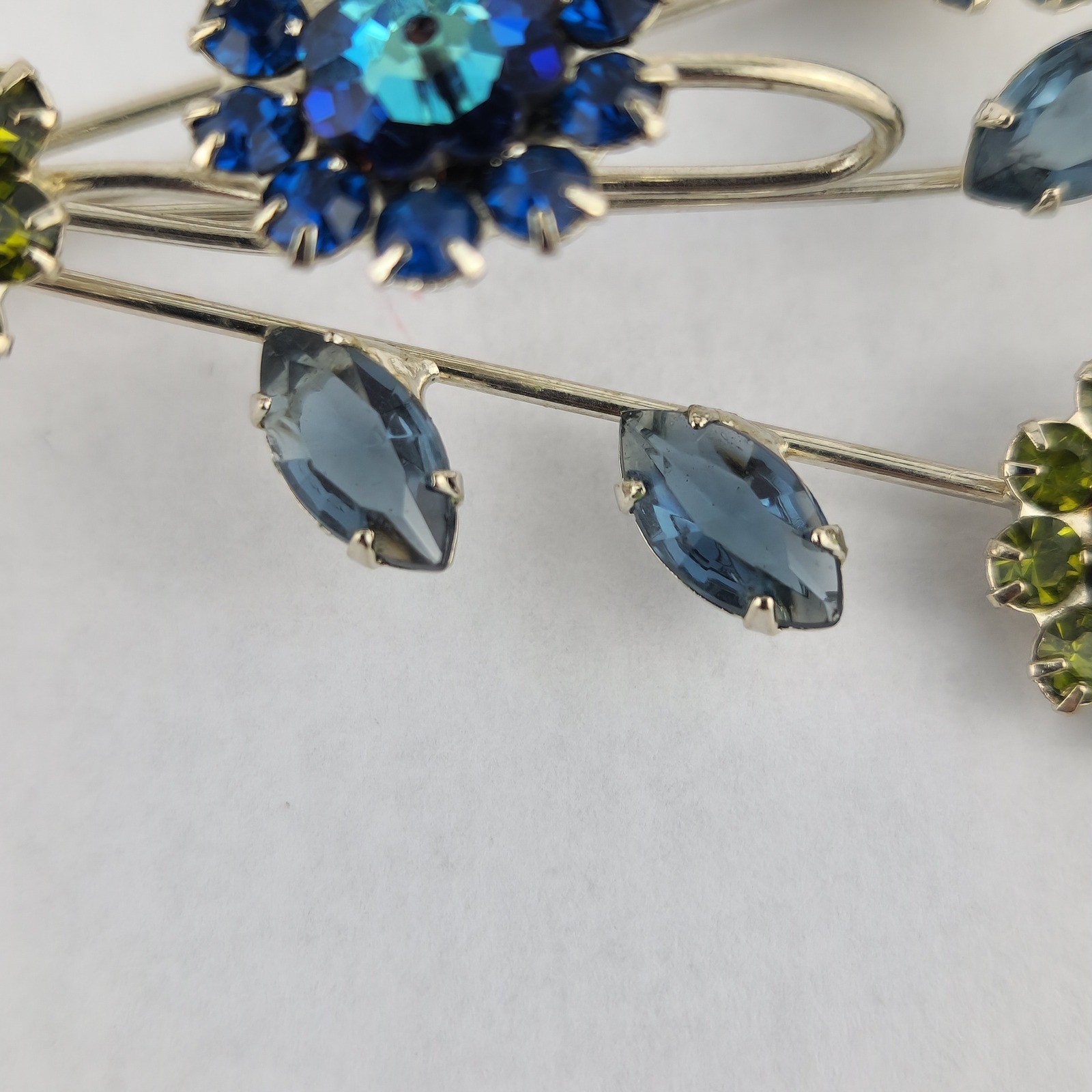 Vintage Blue Green AB Rhinestone Flower Bouquet Brooch Clip Earrings Set Atomic