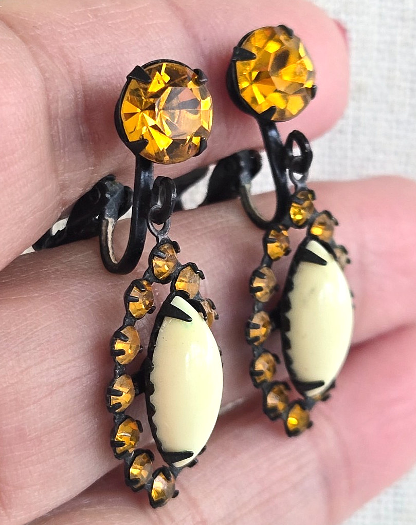 Vintage Amber Rhinestone & Cream Cab Black Enamel Dangle Clip Earrings 1-1/2″