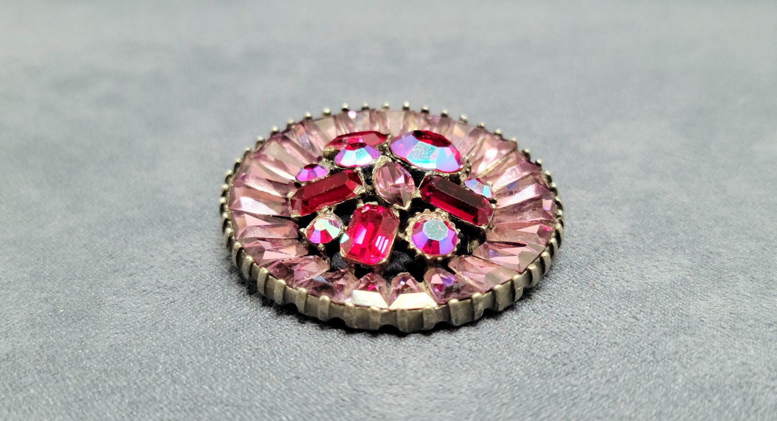 VTG Red/Pink Round Cluster BROOCH with Ab Rhinestones. Gift box Included.