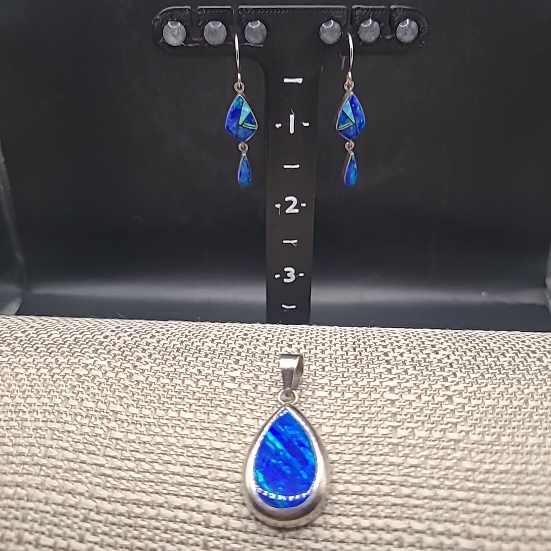 Vintage Mexico Sterling Silver Blue Opal Inlay Pendant Earring Set Blue