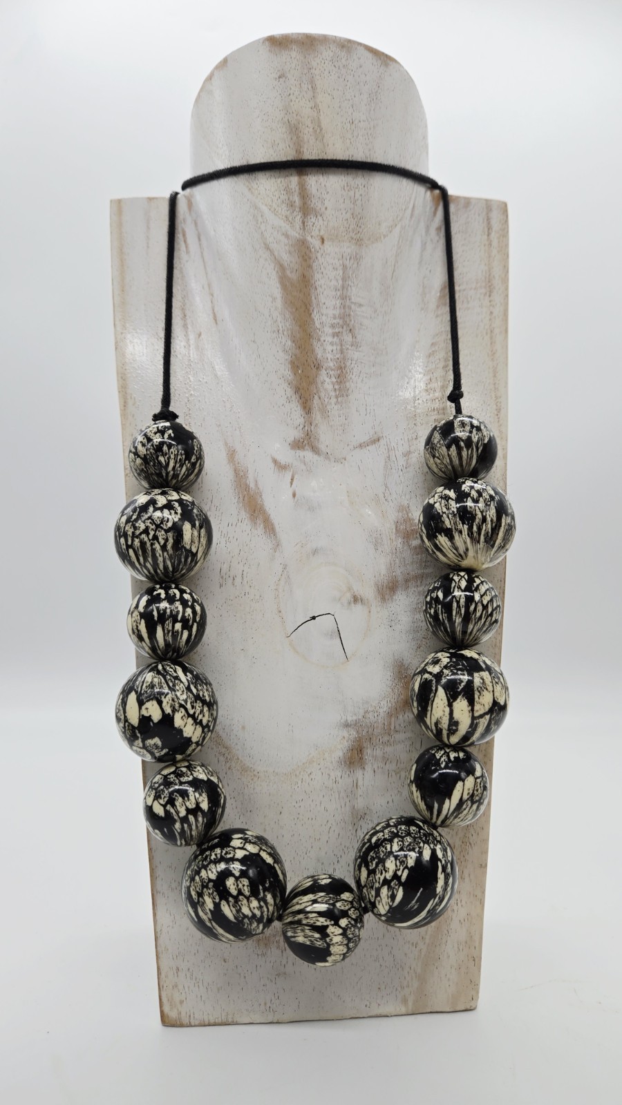 Vintage Joan Rivers Snakeskin Design Beads on Leather cord AS IS