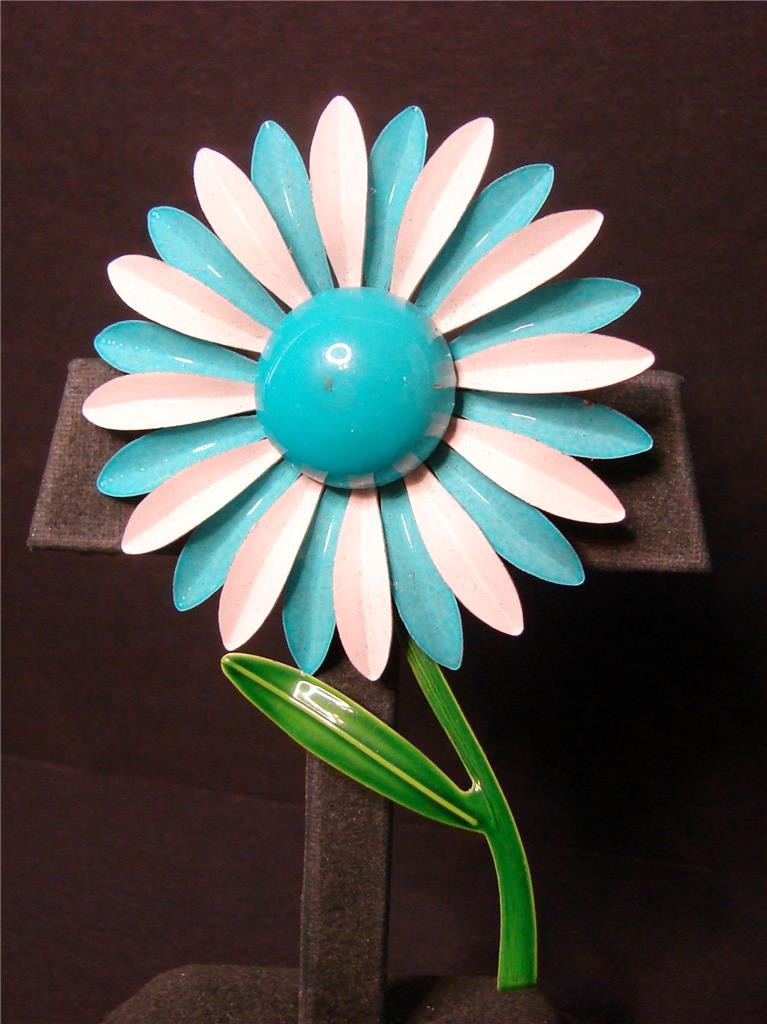 Vintage Retro Mod 60’s Blue & White Enamel Metal Daisy Flower w Stem Pin Brooch