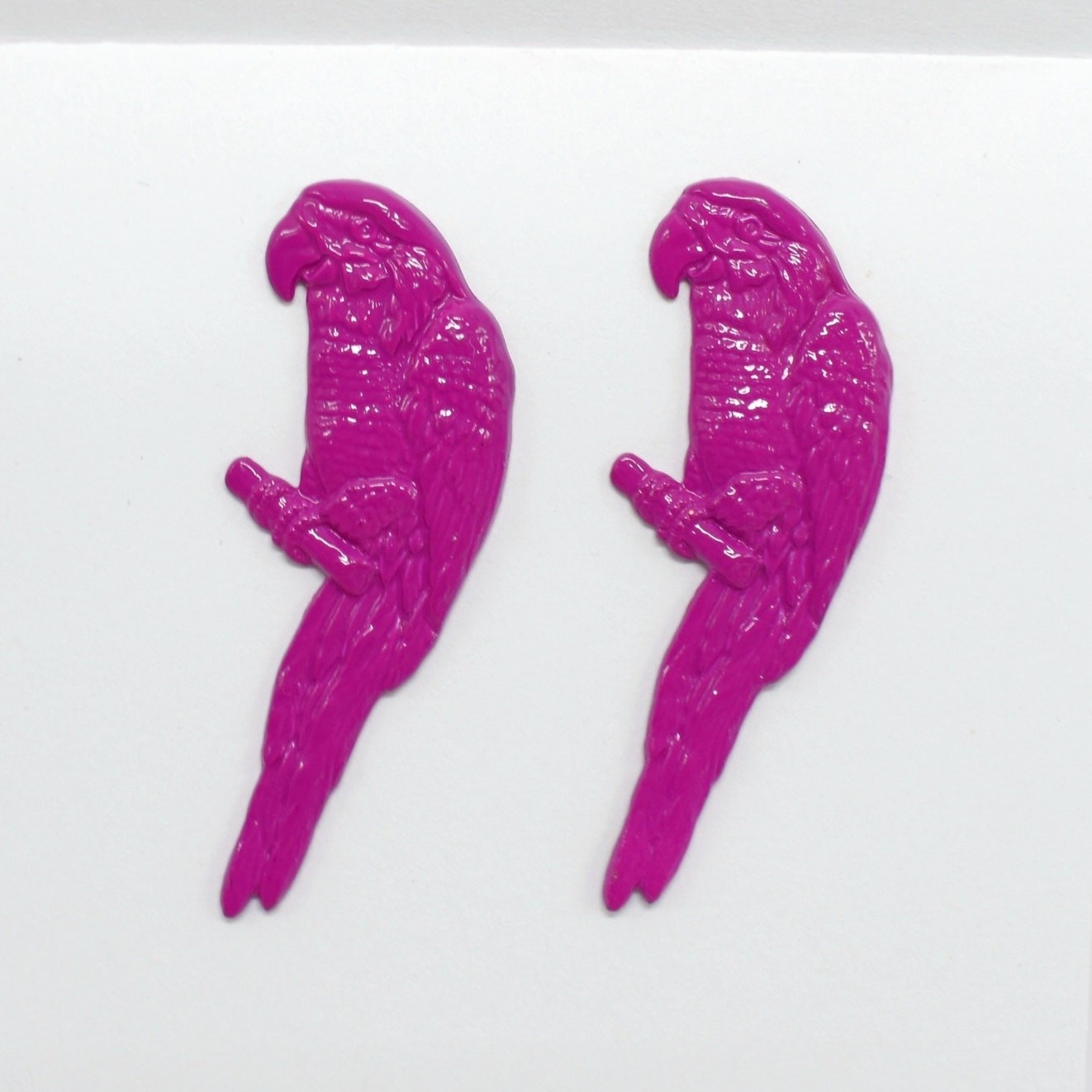 Vintage Magenta Pink Metal Parrot Stud Earrings Tropical Eclectic Maximalist 90s