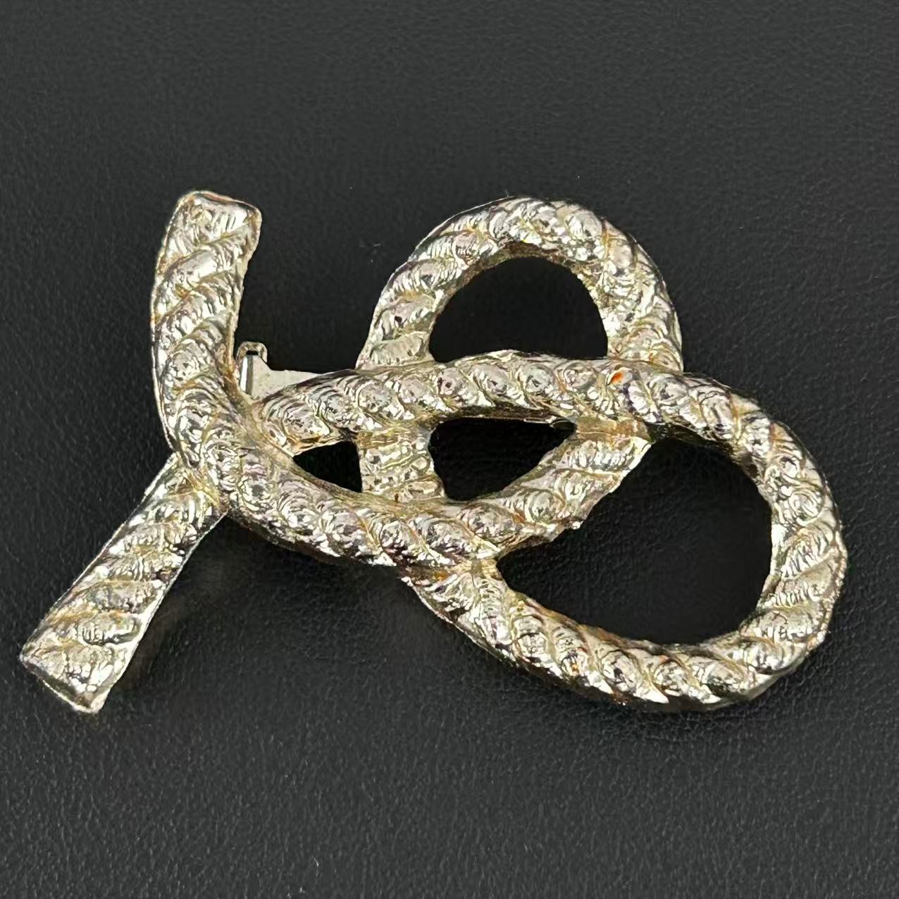 Vintage Gold Tone Rope Knot Brooch Pin Braided Ribbon Nautical Costume Jewelry