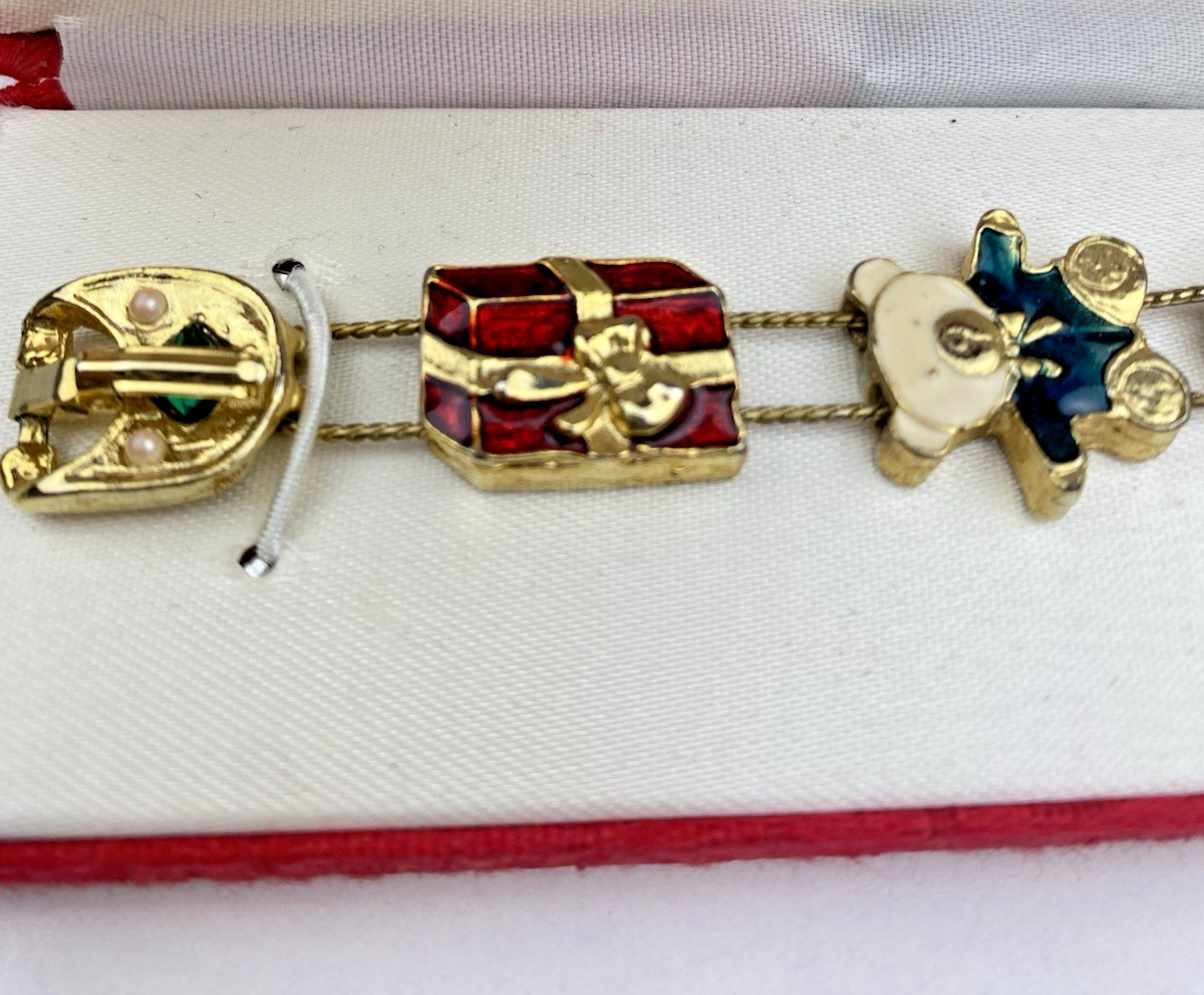 Vintage Tacoa Slide Bracelet Velvet Red Presentation Box Estate Christmas NIB