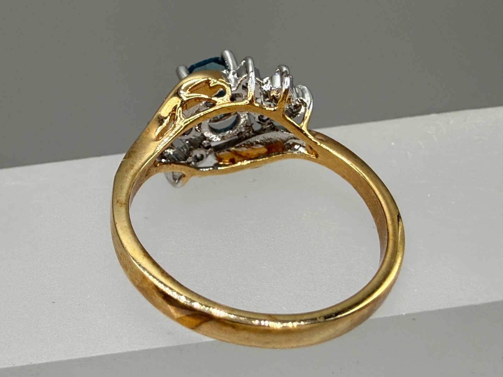 ESTATE VINTAGE 14K GOLD PLATED ROUND CUT BLUE CRYSTAL DIAMANTE CLUSTER RING SZ 8