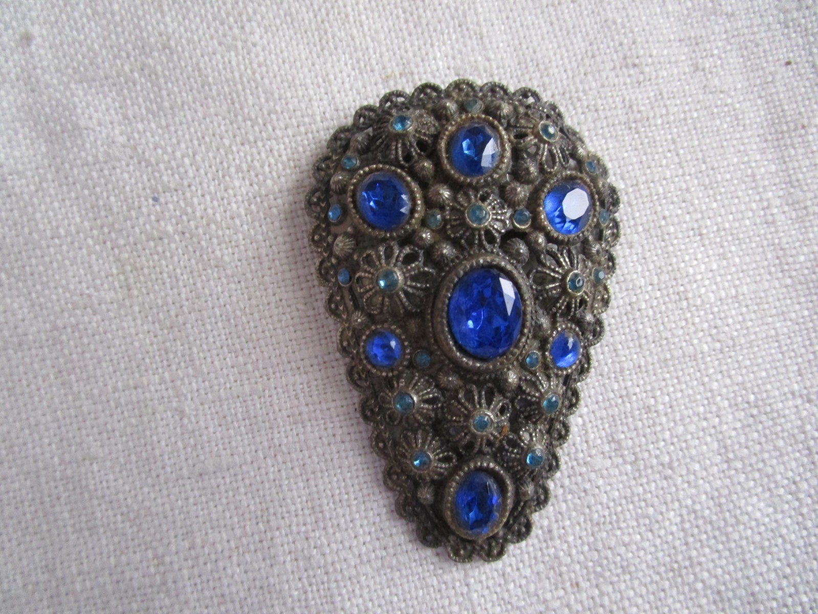 VTG New England Glass Works silver tone, blue stone Dress Clip OCT25-12