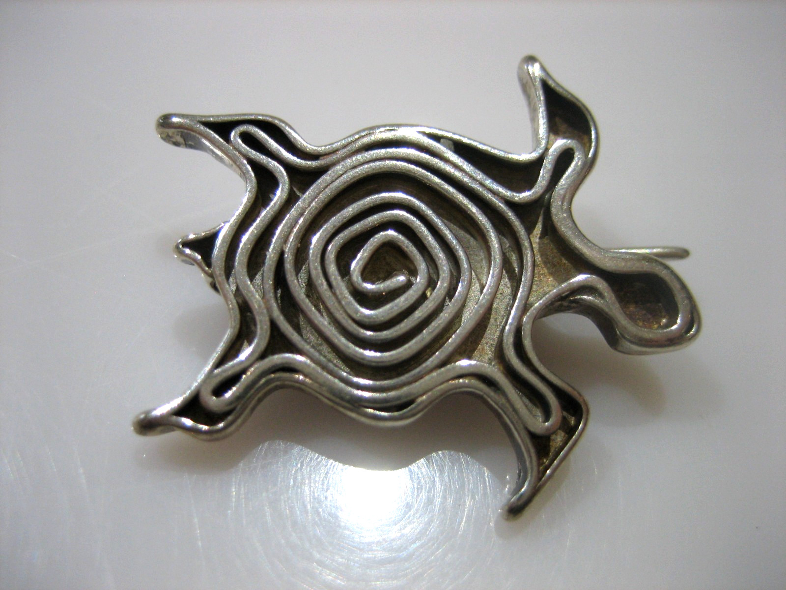 WHIMSICAL STERLING SILVER ABSTRACT TURTLE BROOCH PIN