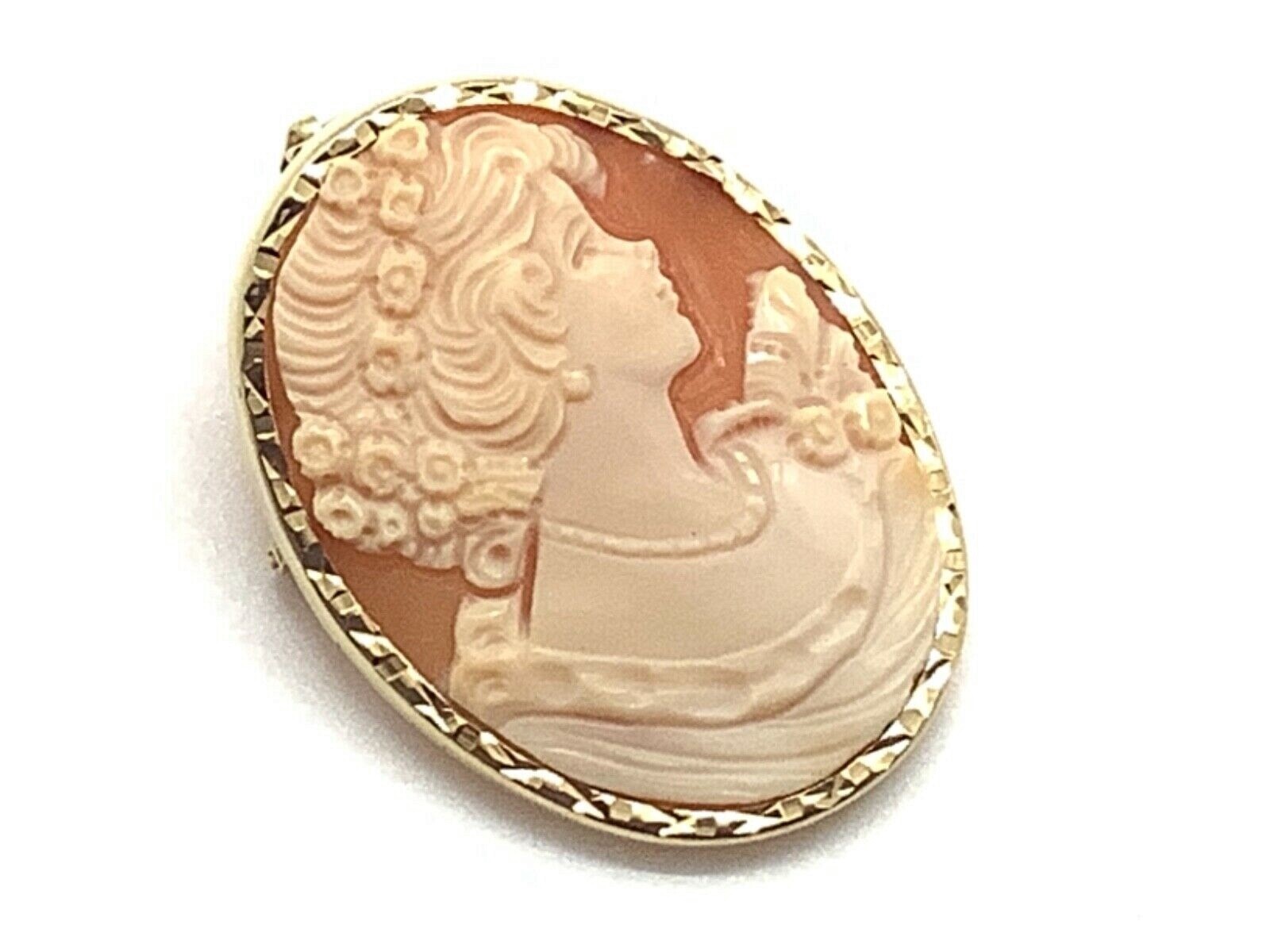 14KT Yellow Gold Hand-Carved Right Facing Shell Cameo Pendant/Brooch, Signed Gm