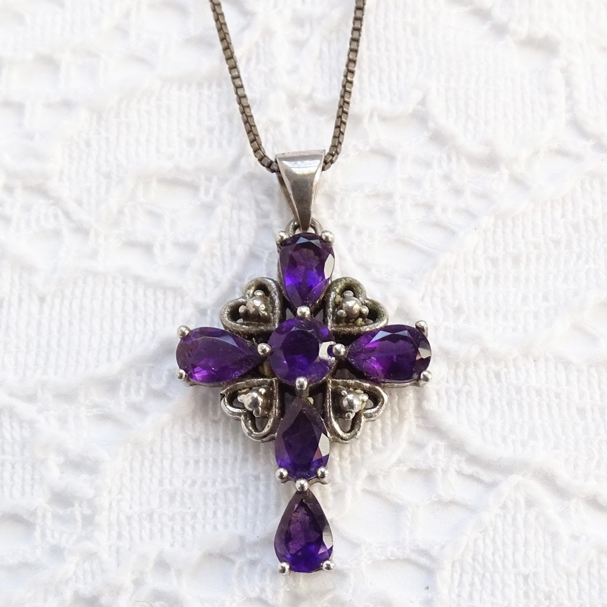 Vint SMALL Amethyst Cross Pendant Necklace Sterling Hearts Signed India 17.5 in