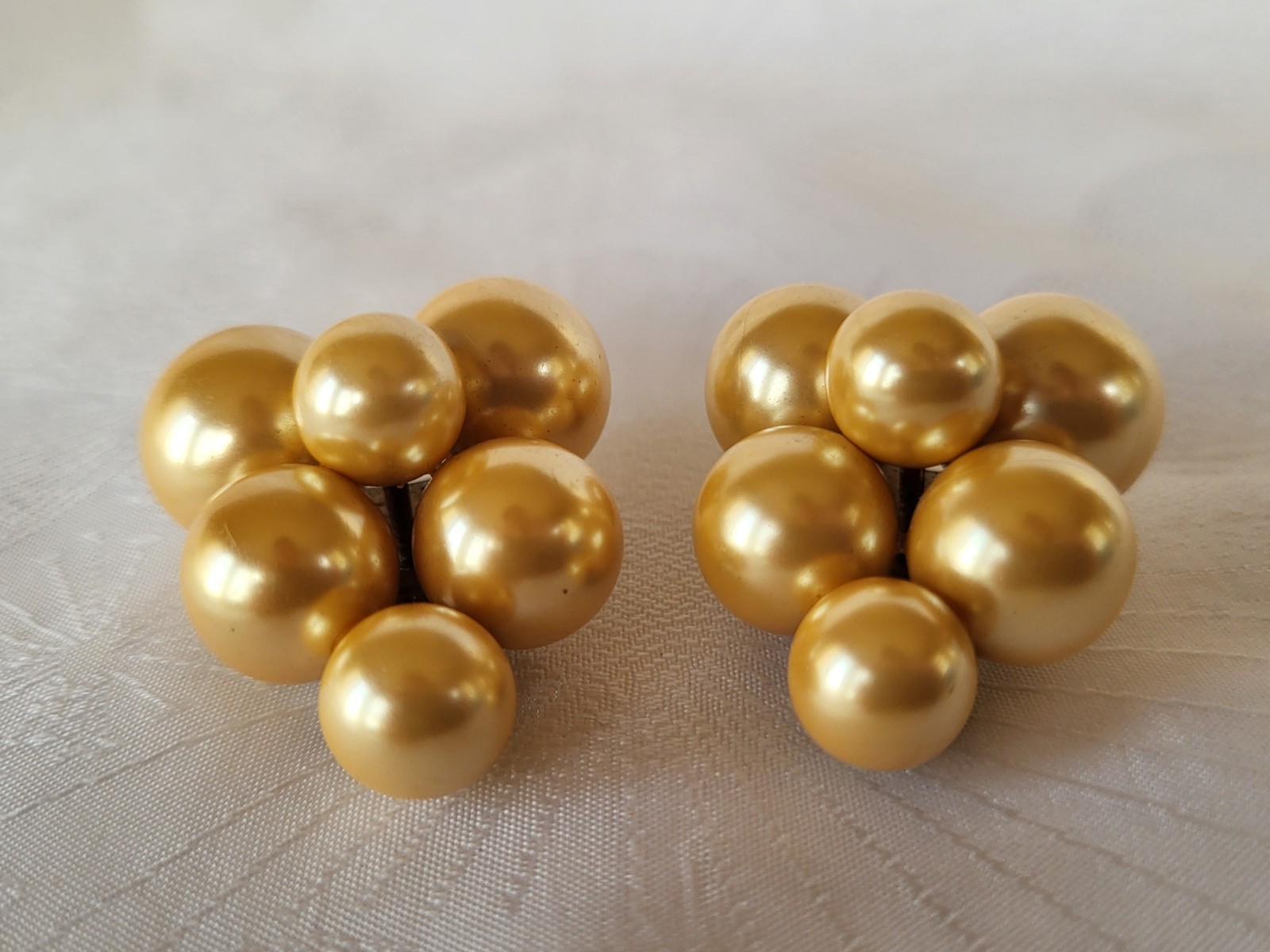 Pair of Vintage Beige Antique Cream Faux Pearl Cluster Grape Fur Dress Clips 2