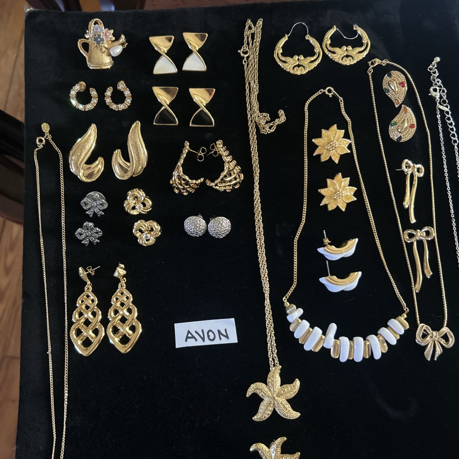 80 Vintage lot jewelry unbranded wearable Trifari Monet Coro Avon Italy Marvella