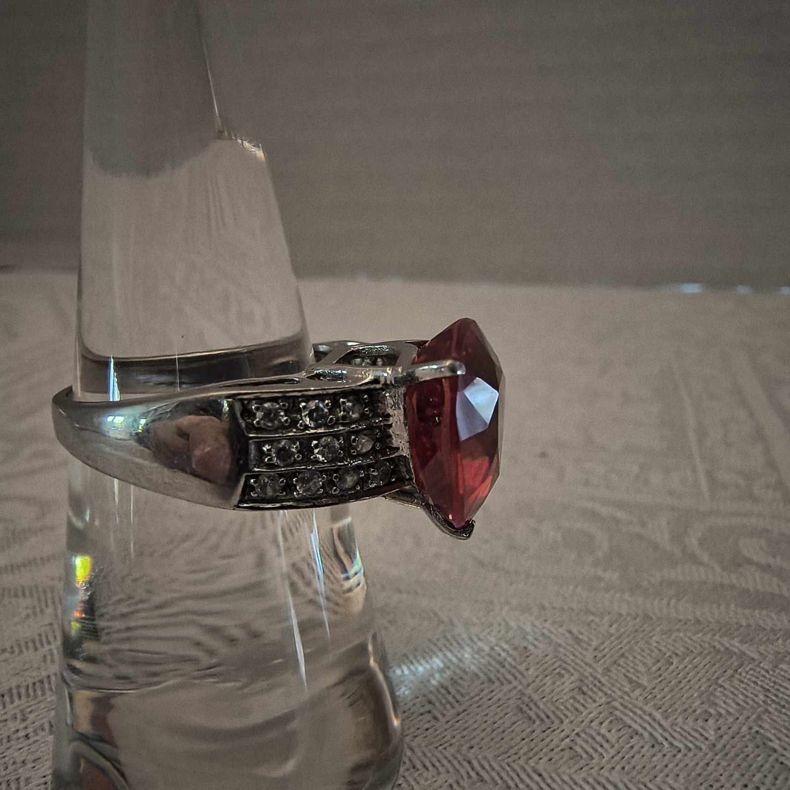 Sterling Silver Cocktail Ring W Trilliant Trillion Cut Red Crystal Gem Sz 6.75