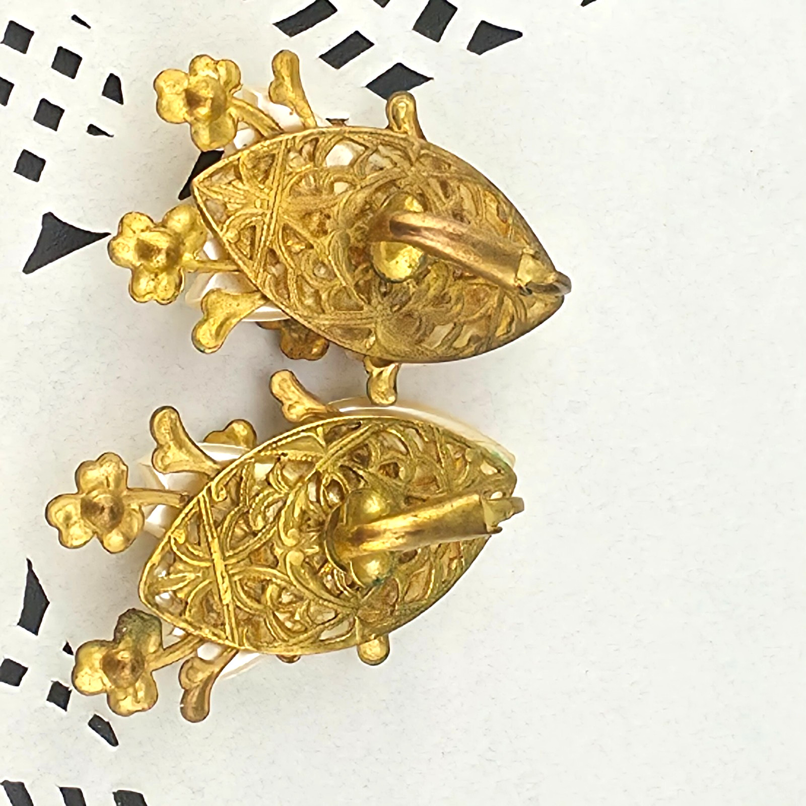 Vintage Pearly Themoset Plastic Tulip Rhinestone Daisy Bouquet Clip on Earrings
