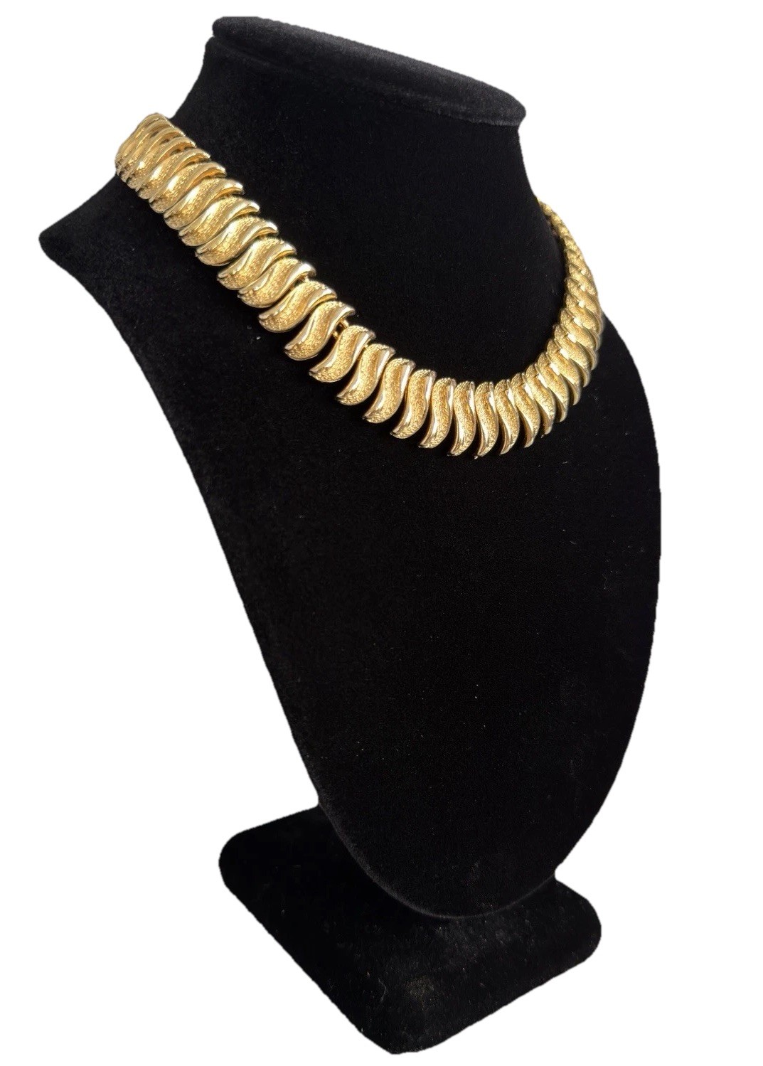 Vintage Coro Gold Tone Articulated Textured Links Choker Chain Necklace 14″