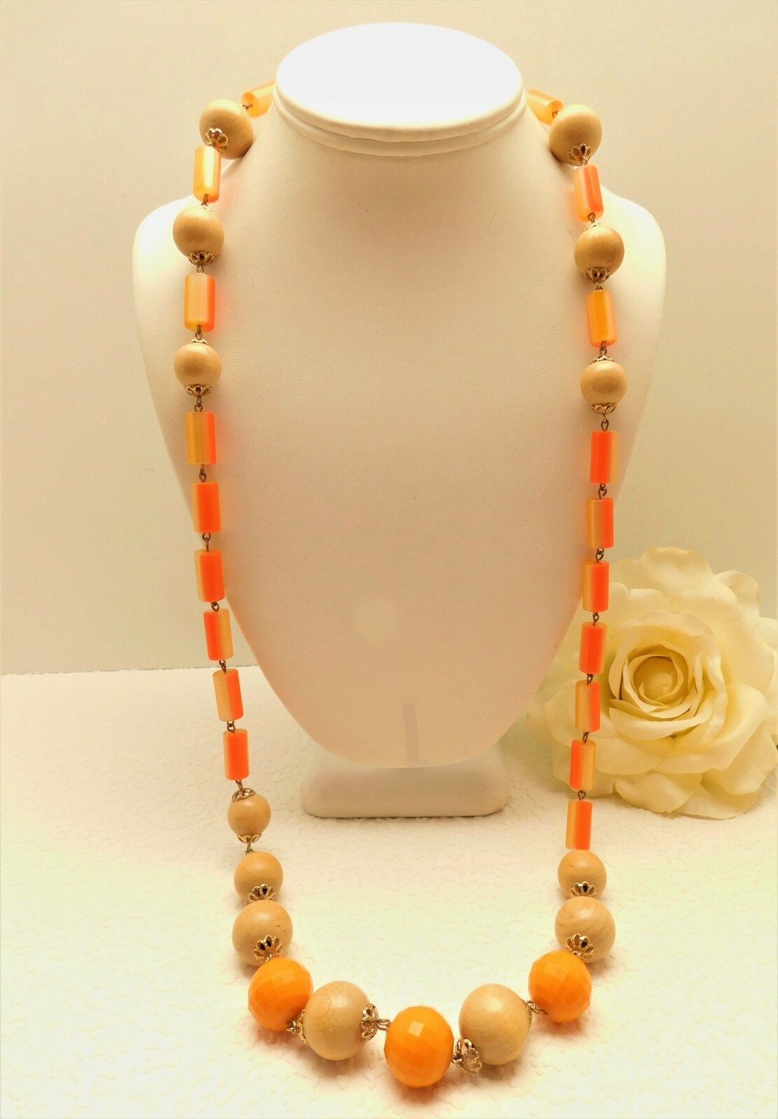VINTAGE 60’s LUCITE AND WOOD BEAD BOHEMIAN NECKLACE 32″