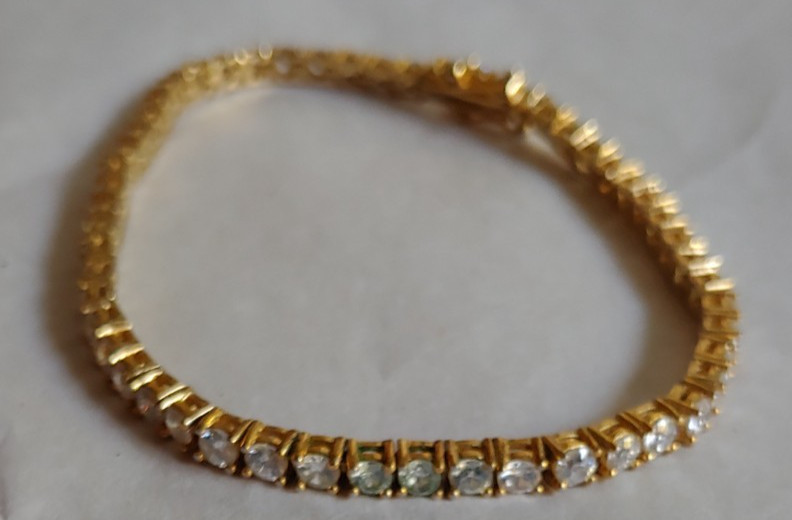 VTG Classic Tennis Bracelet Gold Tone Cubic Zirconia 8-1/2 Inch w/Safety Clasps